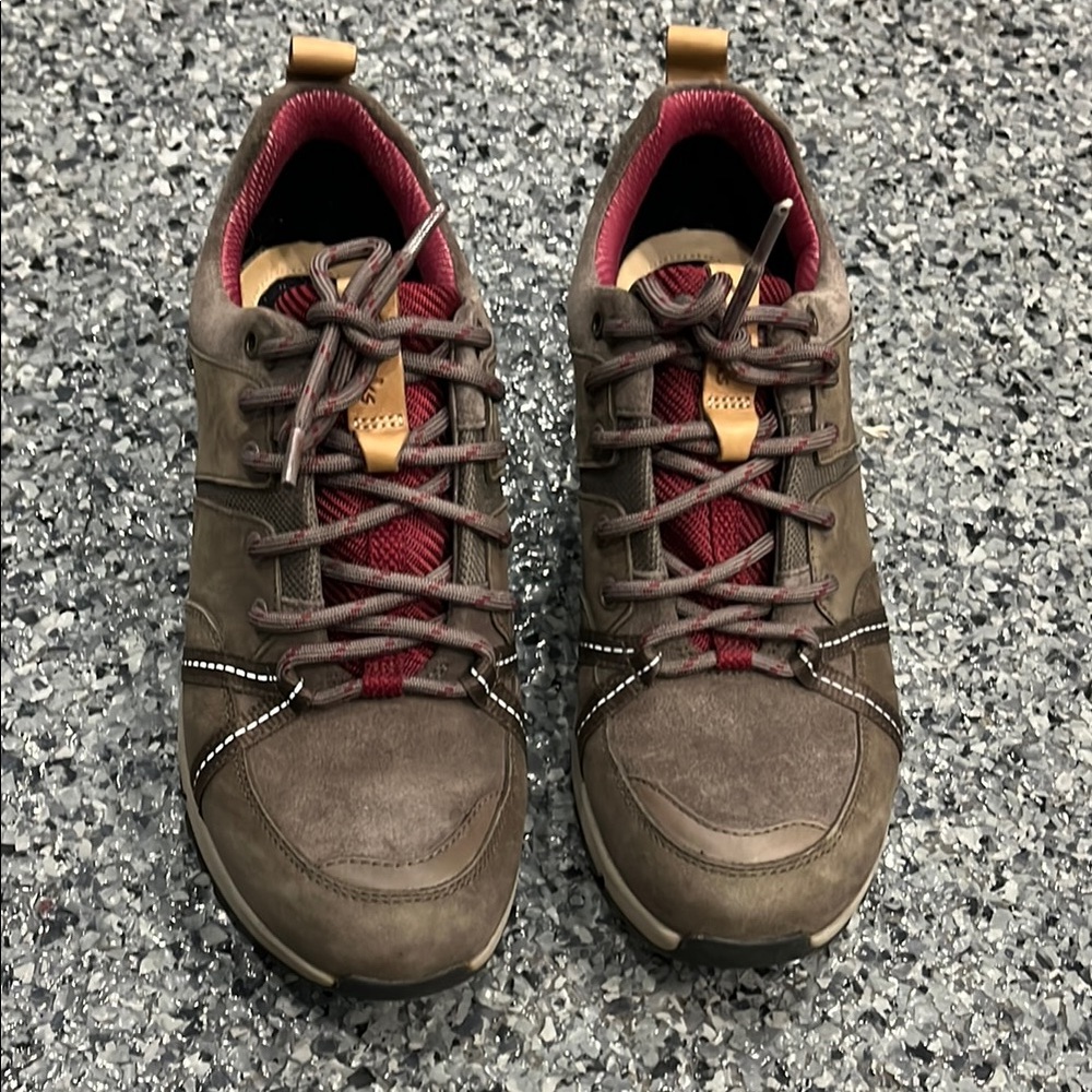 Clark’s shoes shorted Brown and Red womens Casual Shoes hiking trainers 7.5